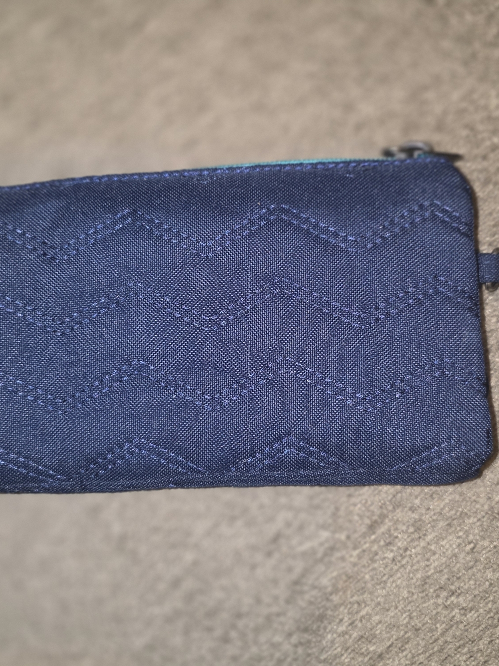 Thirty-One Navy Blue Going Places Chevron Quilted Wristlet Wallet Organizer